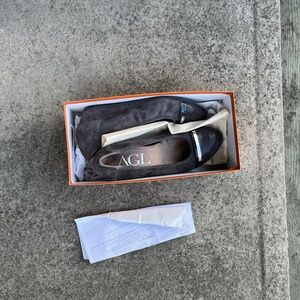 AGL Bar Wedge Pump in Smoke Suede, size 8